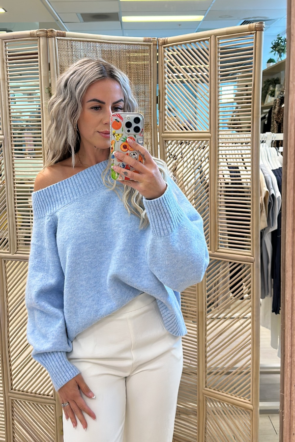 COLD SHOULDER KNIT